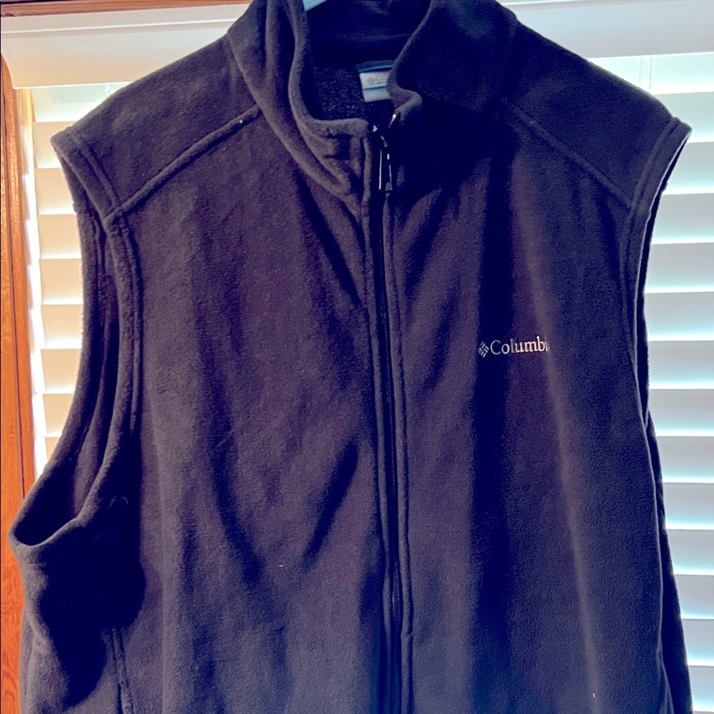 Men’s Columbia Black Fleece Vest